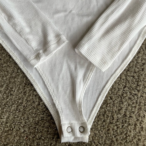 Forever 21 BODYSUIT Ribbed LONG SLEEVE Size Small - Picture 2 of 5